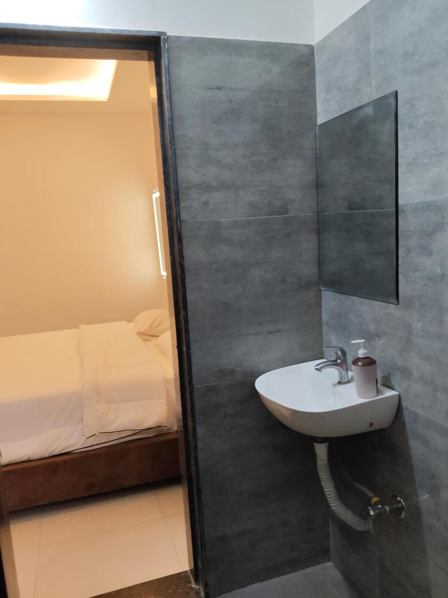 Hotel Kiwi Inn Vijaynagar Scheme 78 Indore Ngoại thất bức ảnh