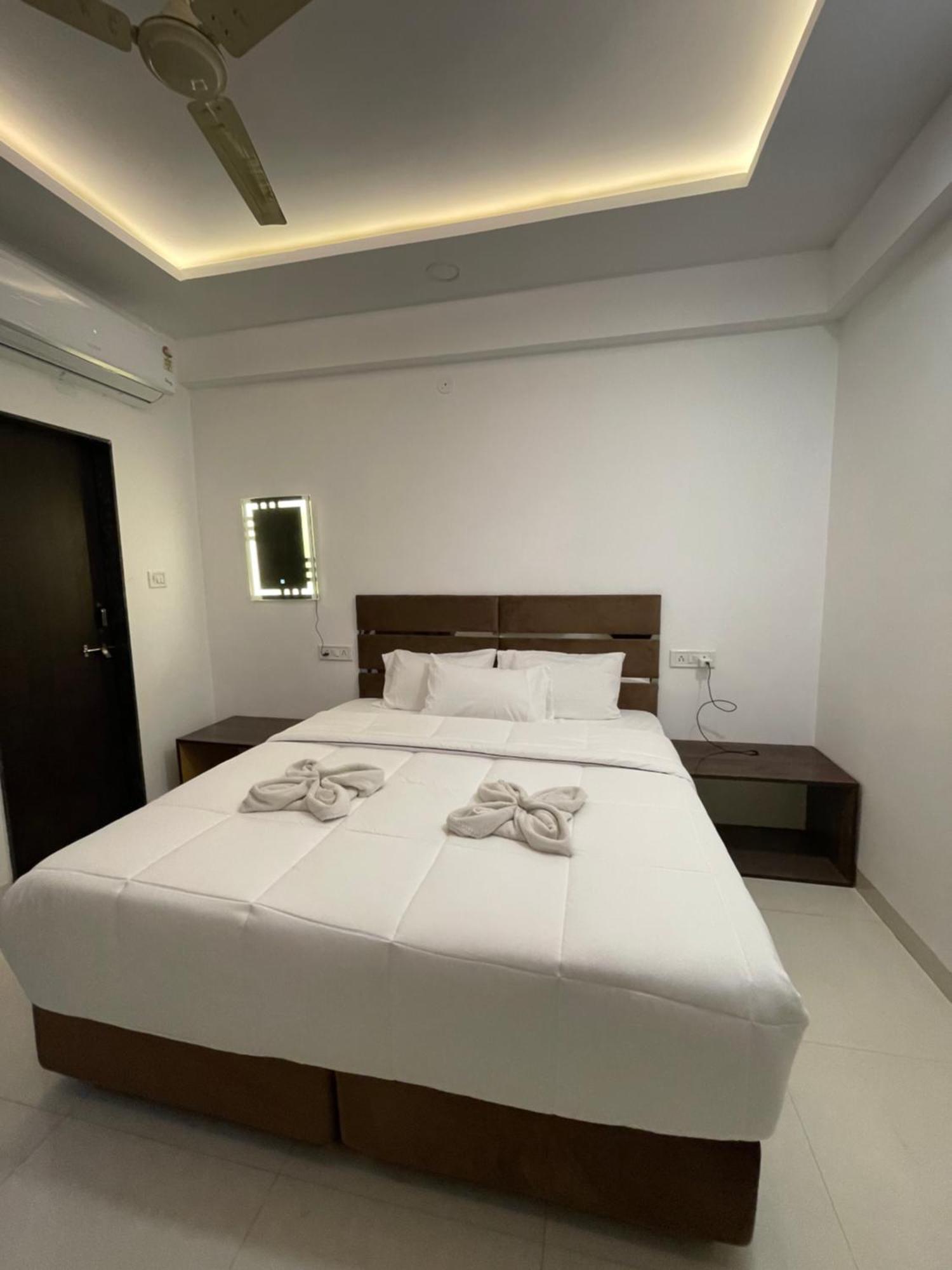Hotel Kiwi Inn Vijaynagar Scheme 78 Indore Ngoại thất bức ảnh