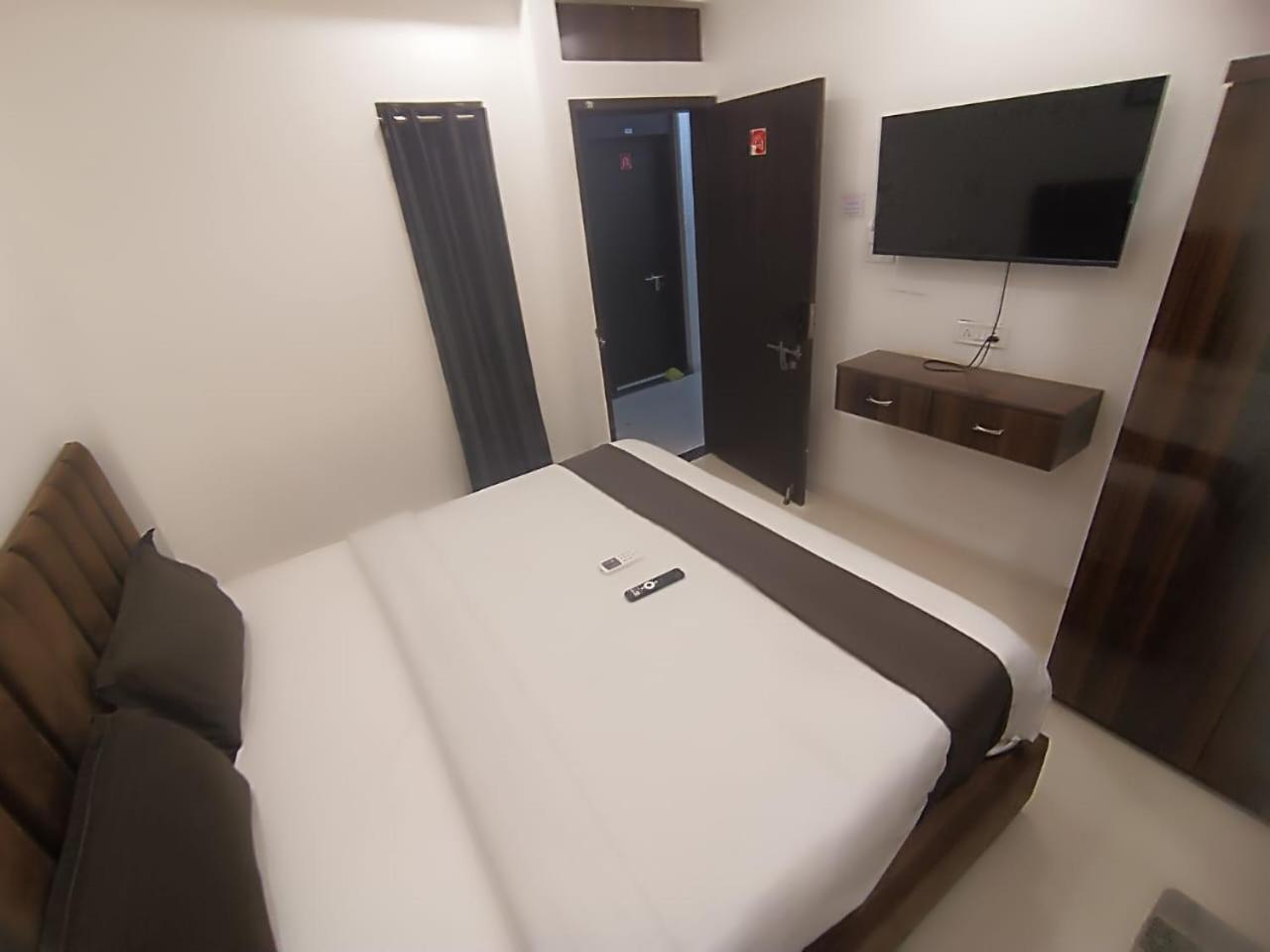 Hotel Kiwi Inn Vijaynagar Scheme 78 Indore Ngoại thất bức ảnh
