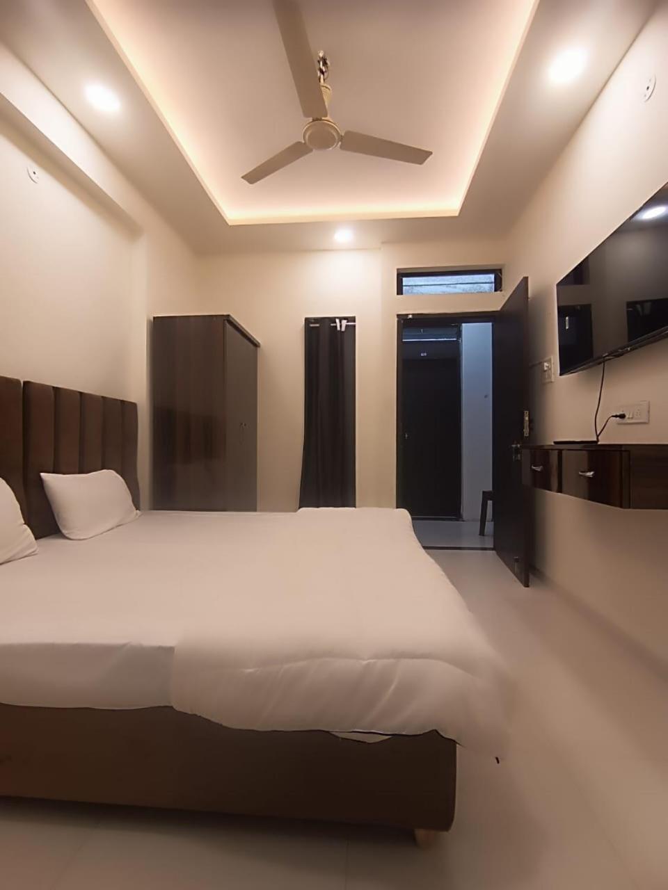 Hotel Kiwi Inn Vijaynagar Scheme 78 Indore Ngoại thất bức ảnh