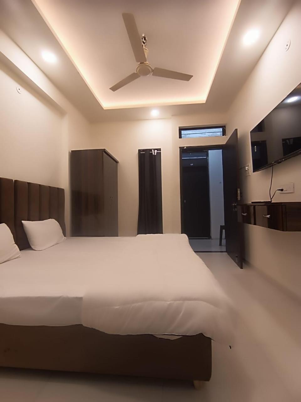 Hotel Kiwi Inn Vijaynagar Scheme 78 Indore Ngoại thất bức ảnh