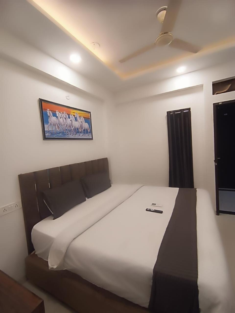 Hotel Kiwi Inn Vijaynagar Scheme 78 Indore Ngoại thất bức ảnh