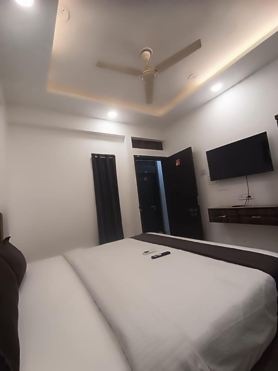 Hotel Kiwi Inn Vijaynagar Scheme 78 Indore Ngoại thất bức ảnh