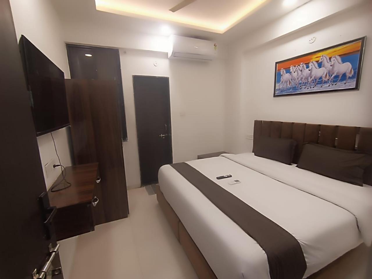 Hotel Kiwi Inn Vijaynagar Scheme 78 Indore Ngoại thất bức ảnh