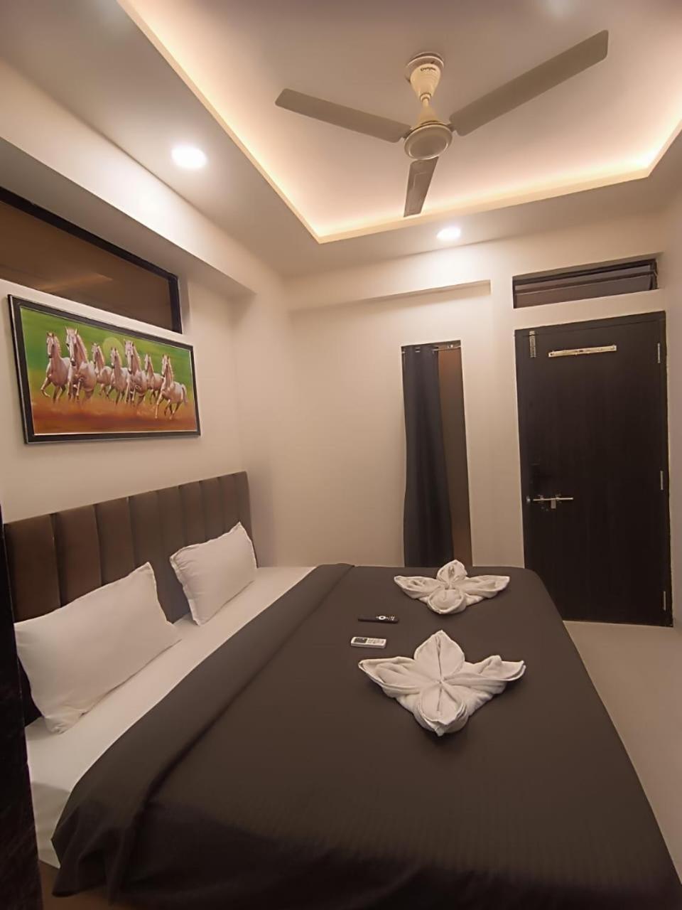 Hotel Kiwi Inn Vijaynagar Scheme 78 Indore Ngoại thất bức ảnh