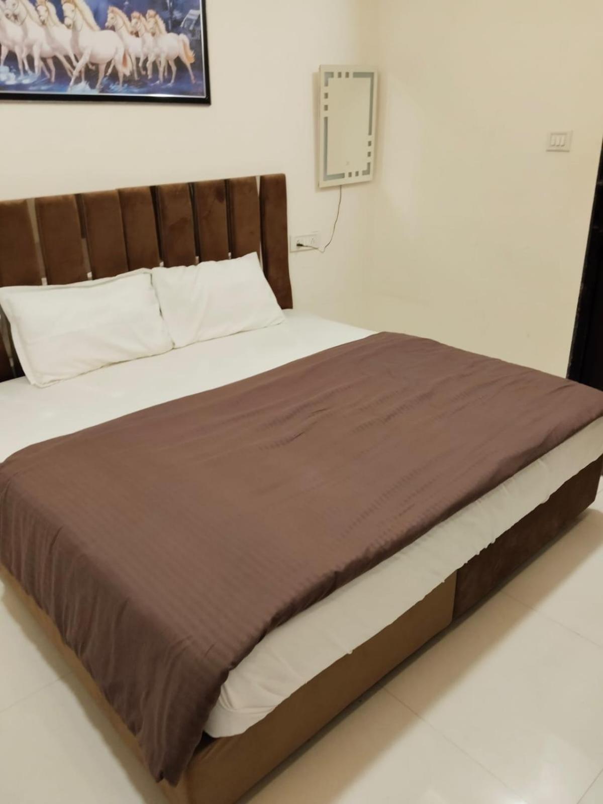 Hotel Kiwi Inn Vijaynagar Scheme 78 Indore Ngoại thất bức ảnh